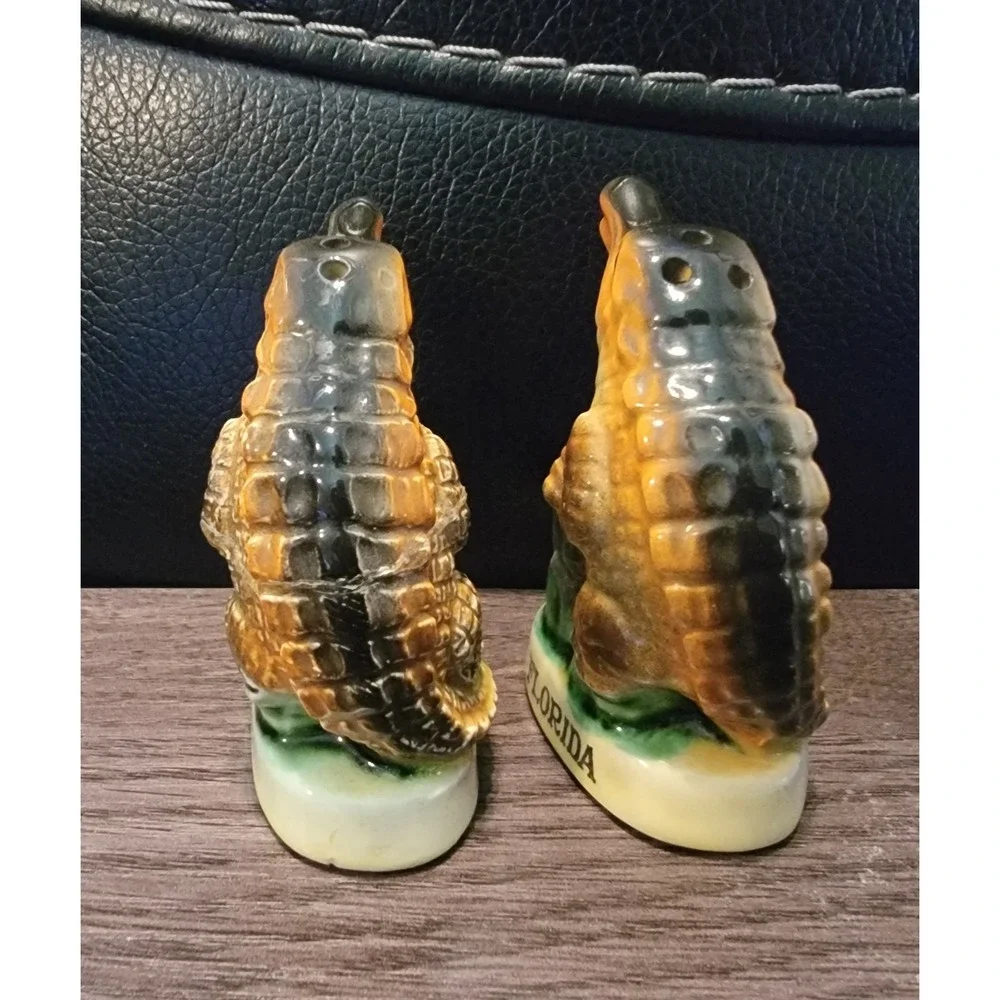 ALLIGATOR Ceramic Salt/Pepper Shakers Vintage FLORIDA Souvenir Japan Gator READ